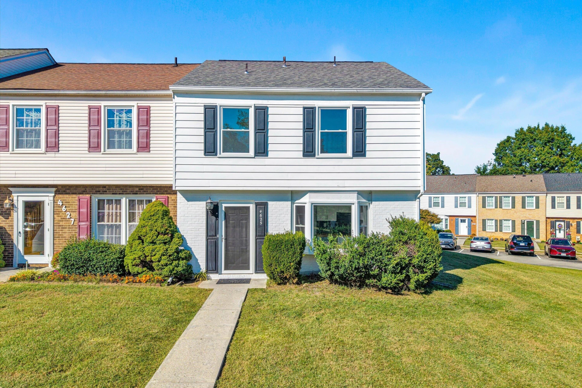 4625 Roxbury LN - Photo 2