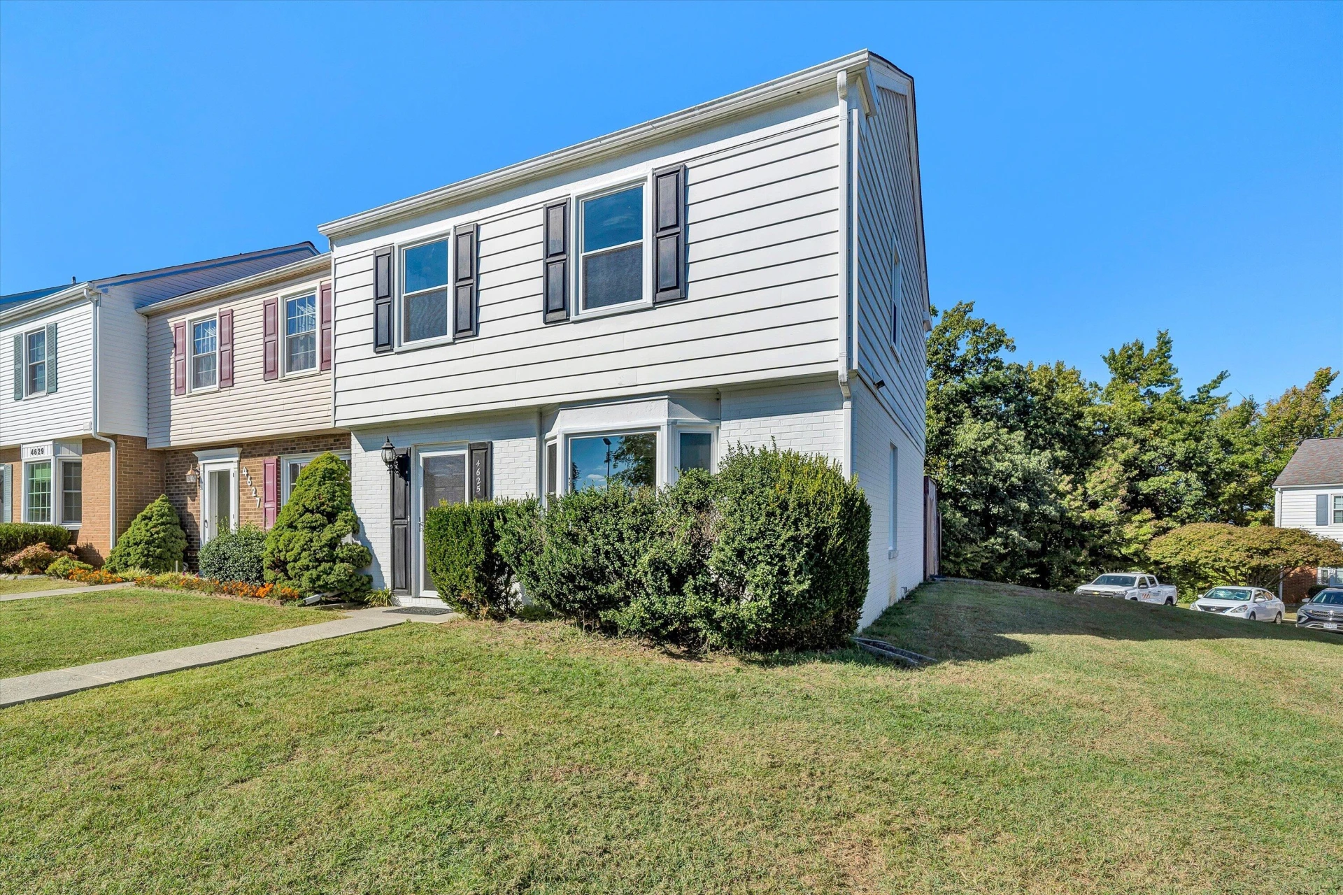 4625 Roxbury LN - Photo 3