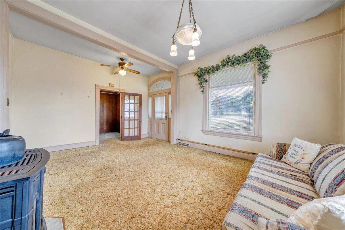 703 Henry ST - Photo 5