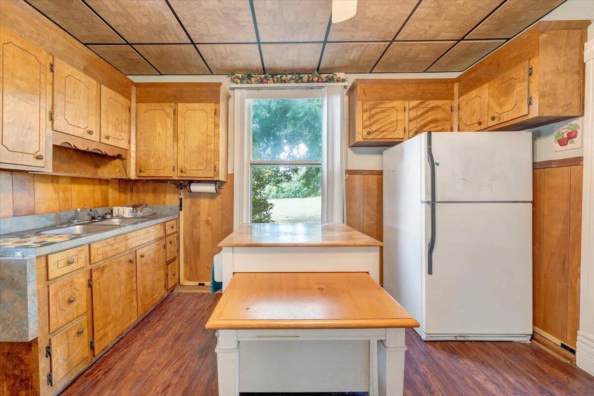 703 Henry ST - Photo 7
