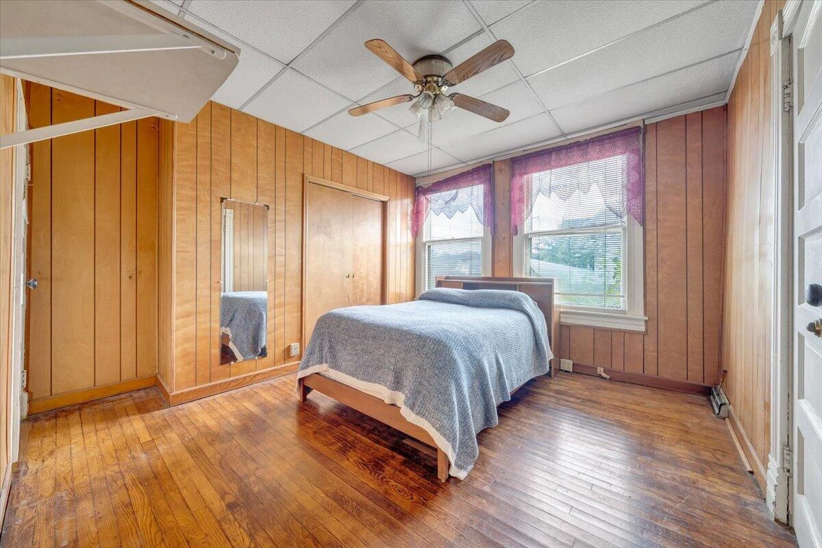 703 Henry ST - Photo 11