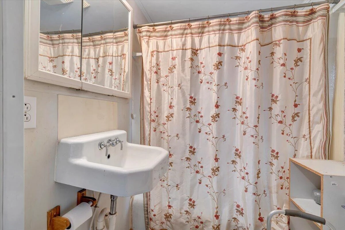 703 Henry ST - Photo 12