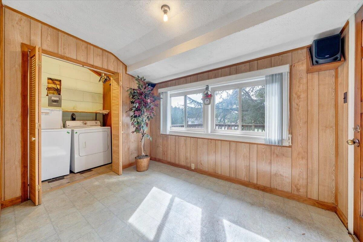 703 Henry ST - Photo 13