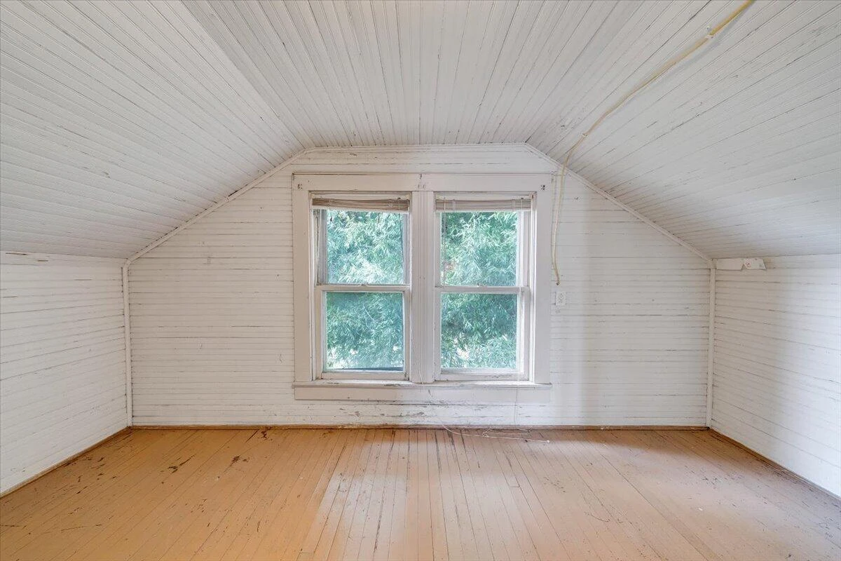 703 Henry ST - Photo 16