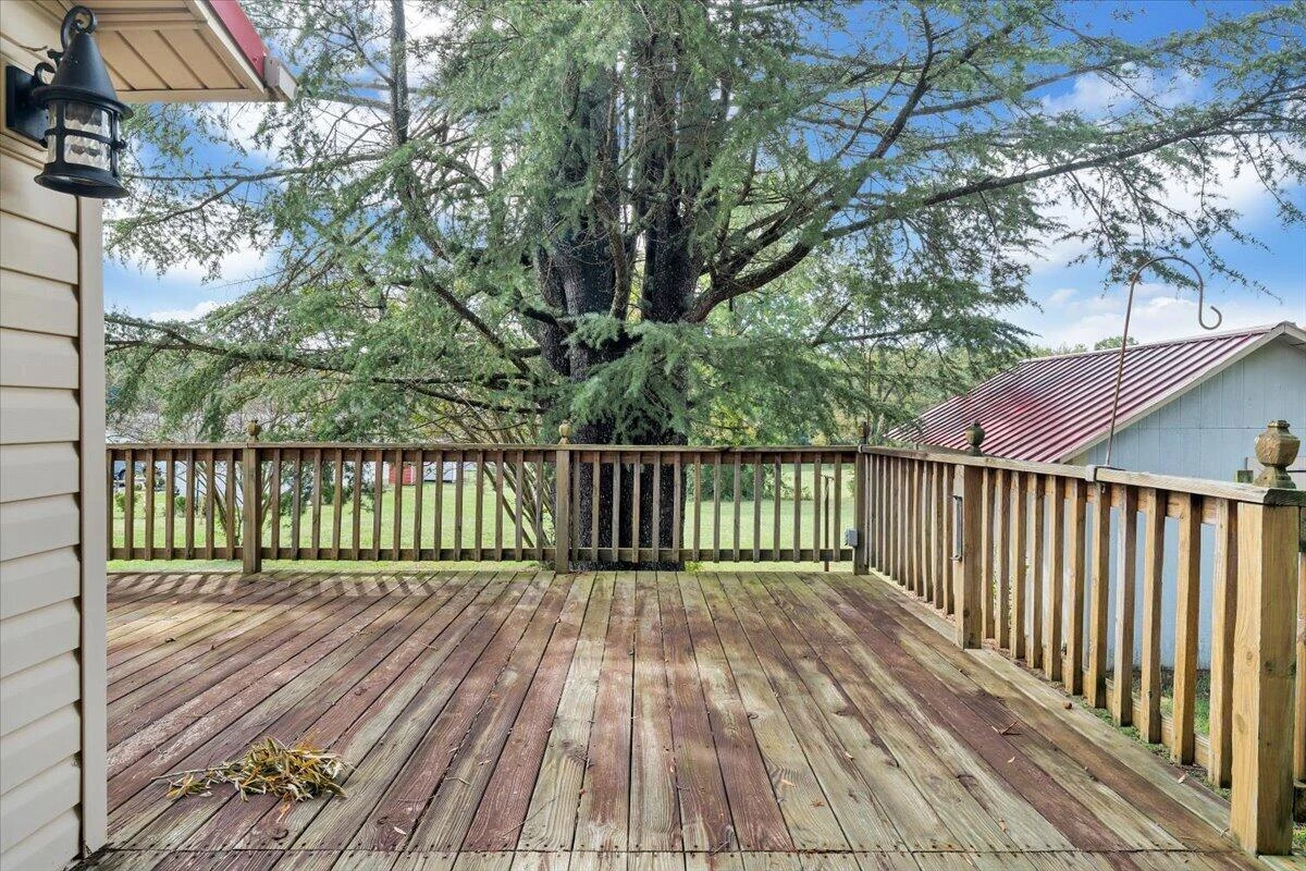 703 Henry ST - Photo 18