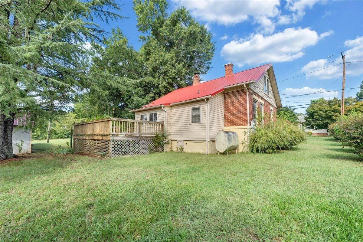 703 Henry ST - Photo 19
