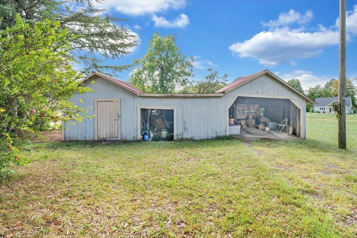 703 Henry ST - Photo 23