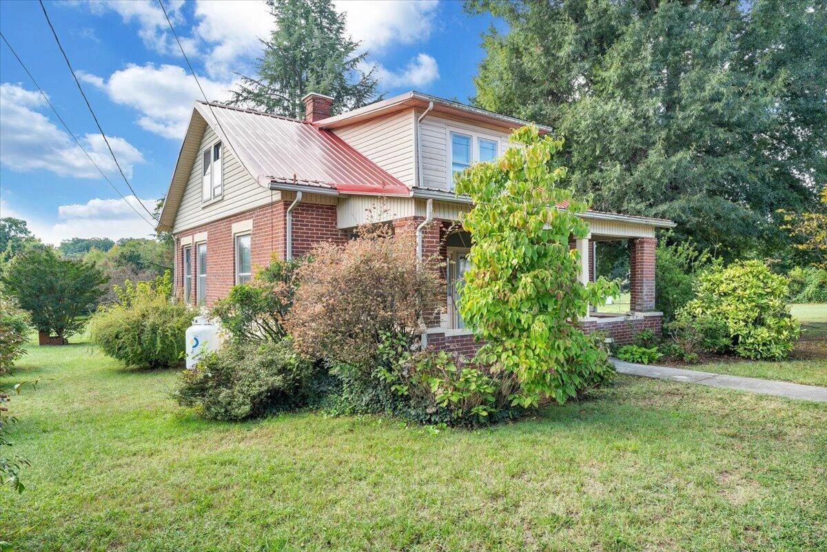 703 Henry ST - Photo 24