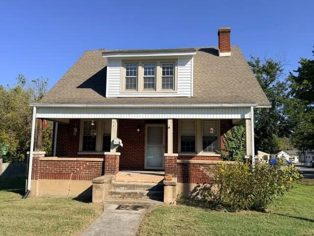 202 W Cleveland AVE