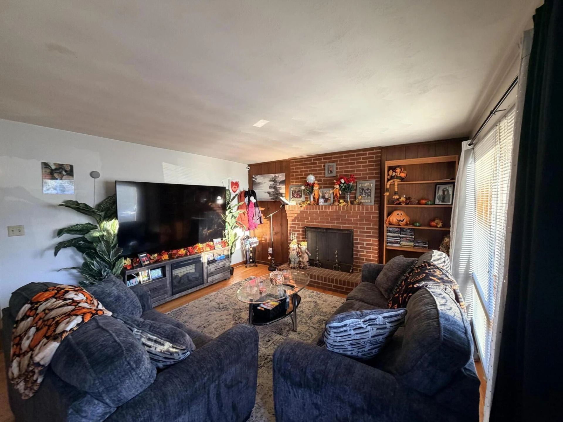 424 Houston AVE NE - Photo 3