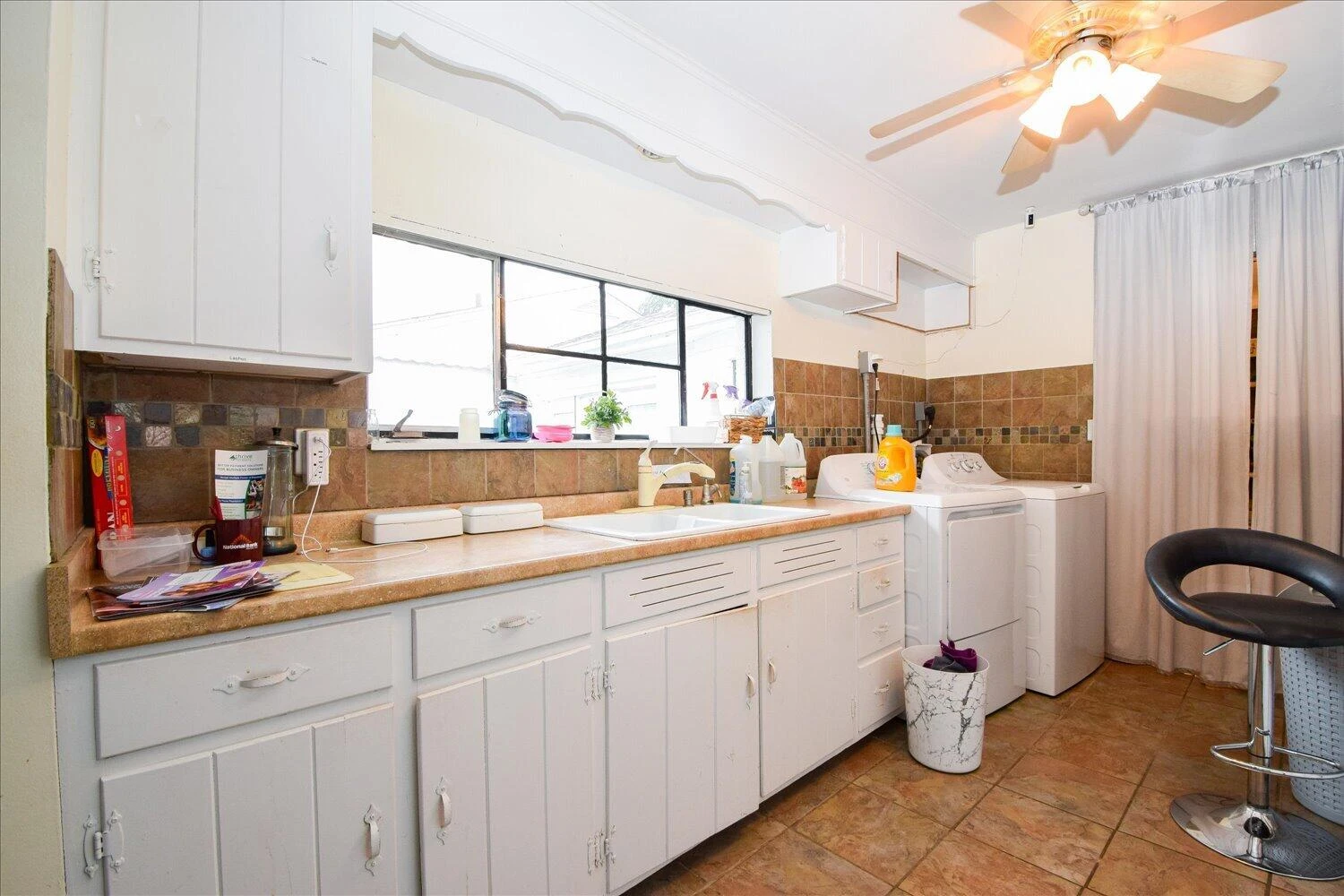 3746 Colonial AVE - Photo 15