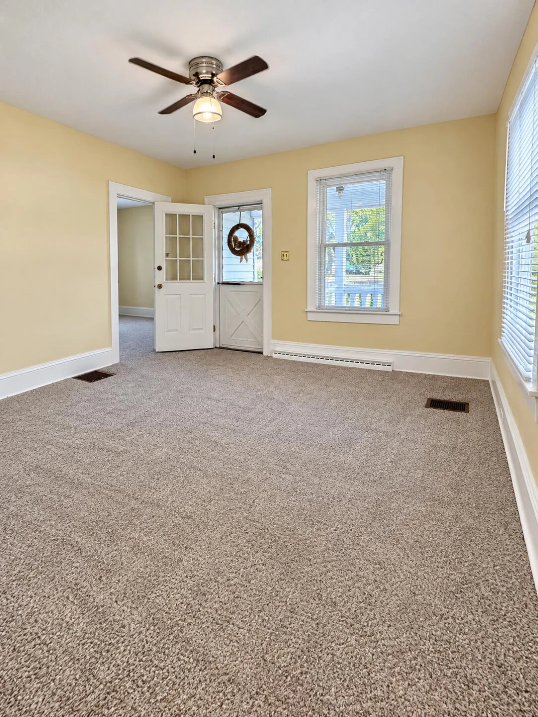 925 Kensington AVE - Photo 7