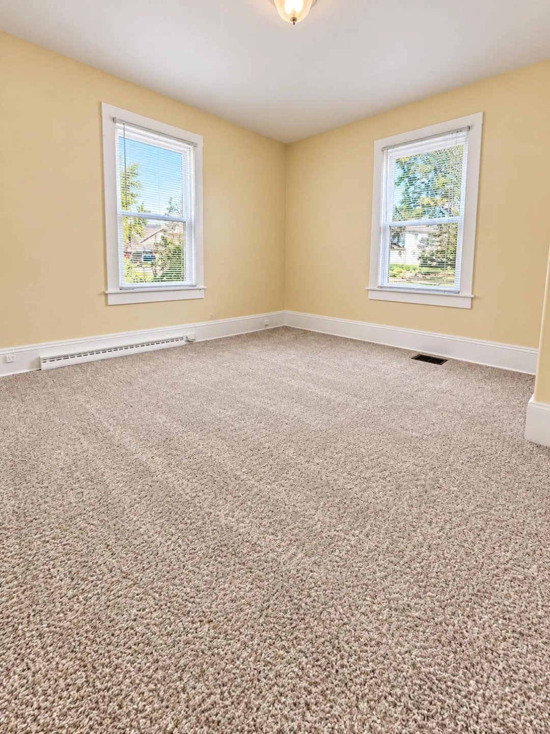 925 Kensington AVE - Photo 8