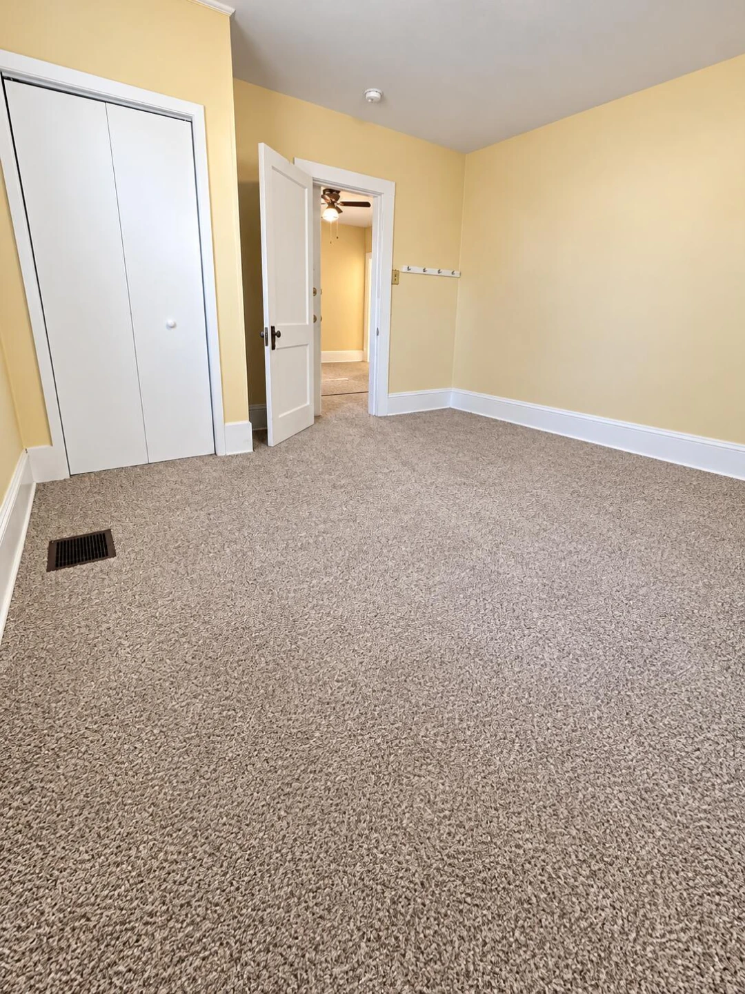 925 Kensington AVE - Photo 9