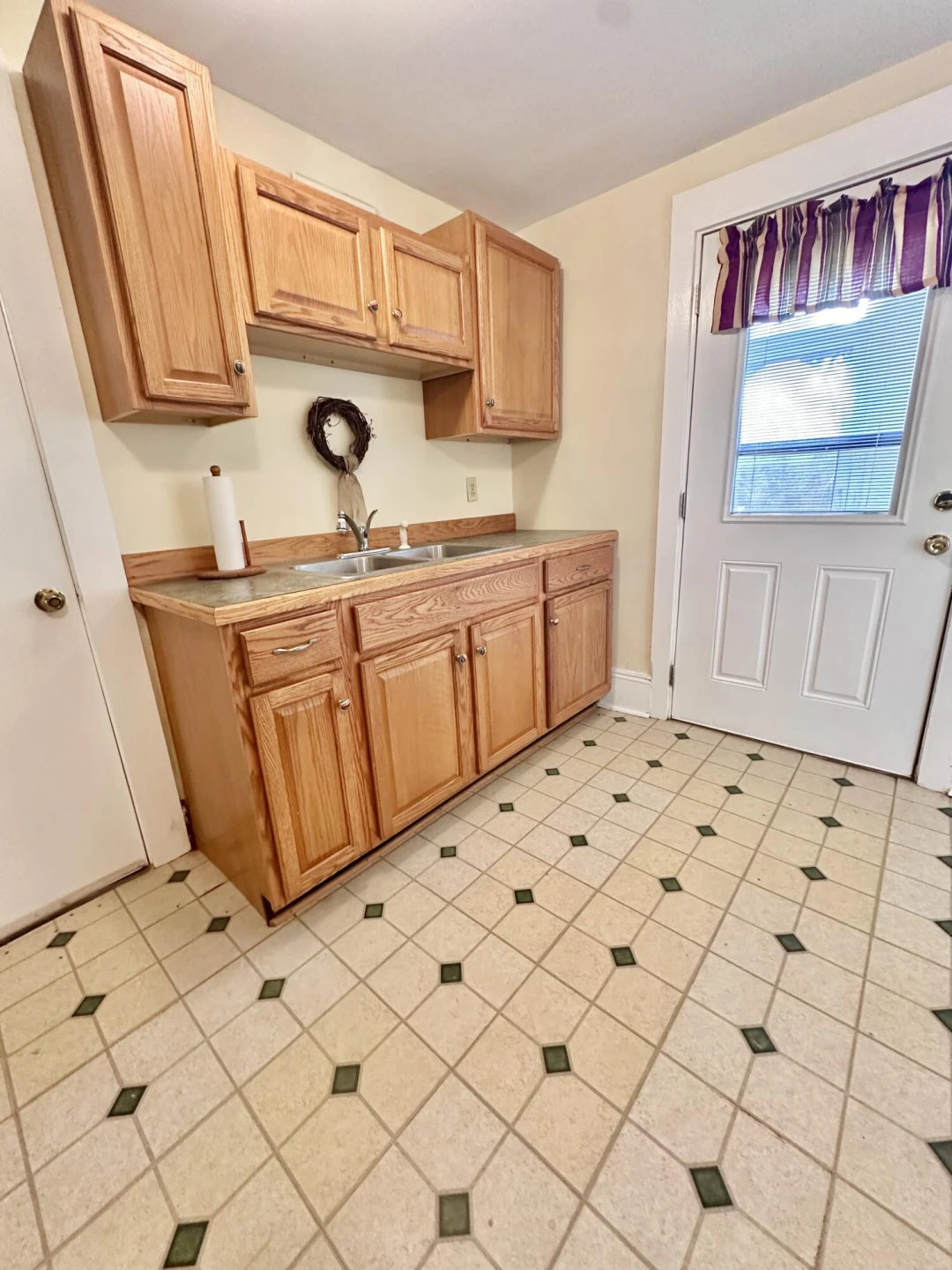 925 Kensington AVE - Photo 18