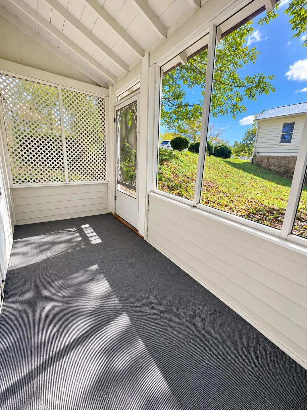 925 Kensington AVE - Photo 25