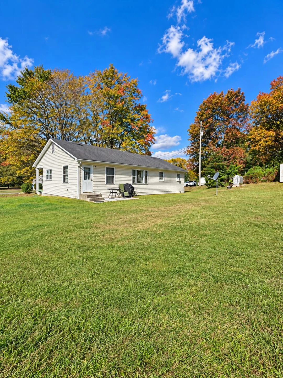 208 Meadowdale RD - Photo 4