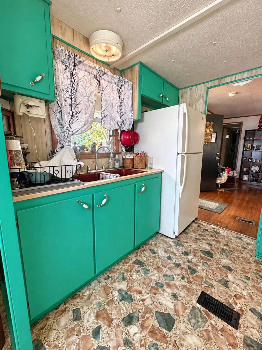 208 Meadowdale RD - Photo 22