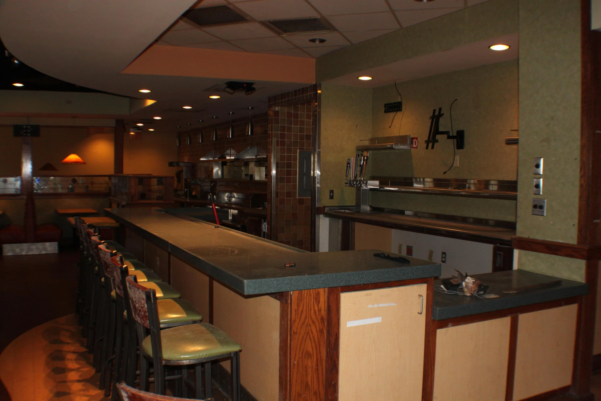 415 Thacker Ave - Photo 2