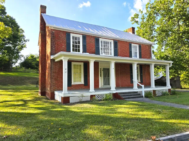 8431 N Lee Highway, Raphine, VA, 24472