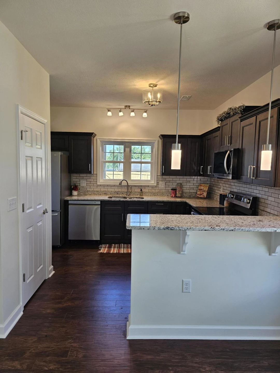 1035 Woodland Ave - Photo 4