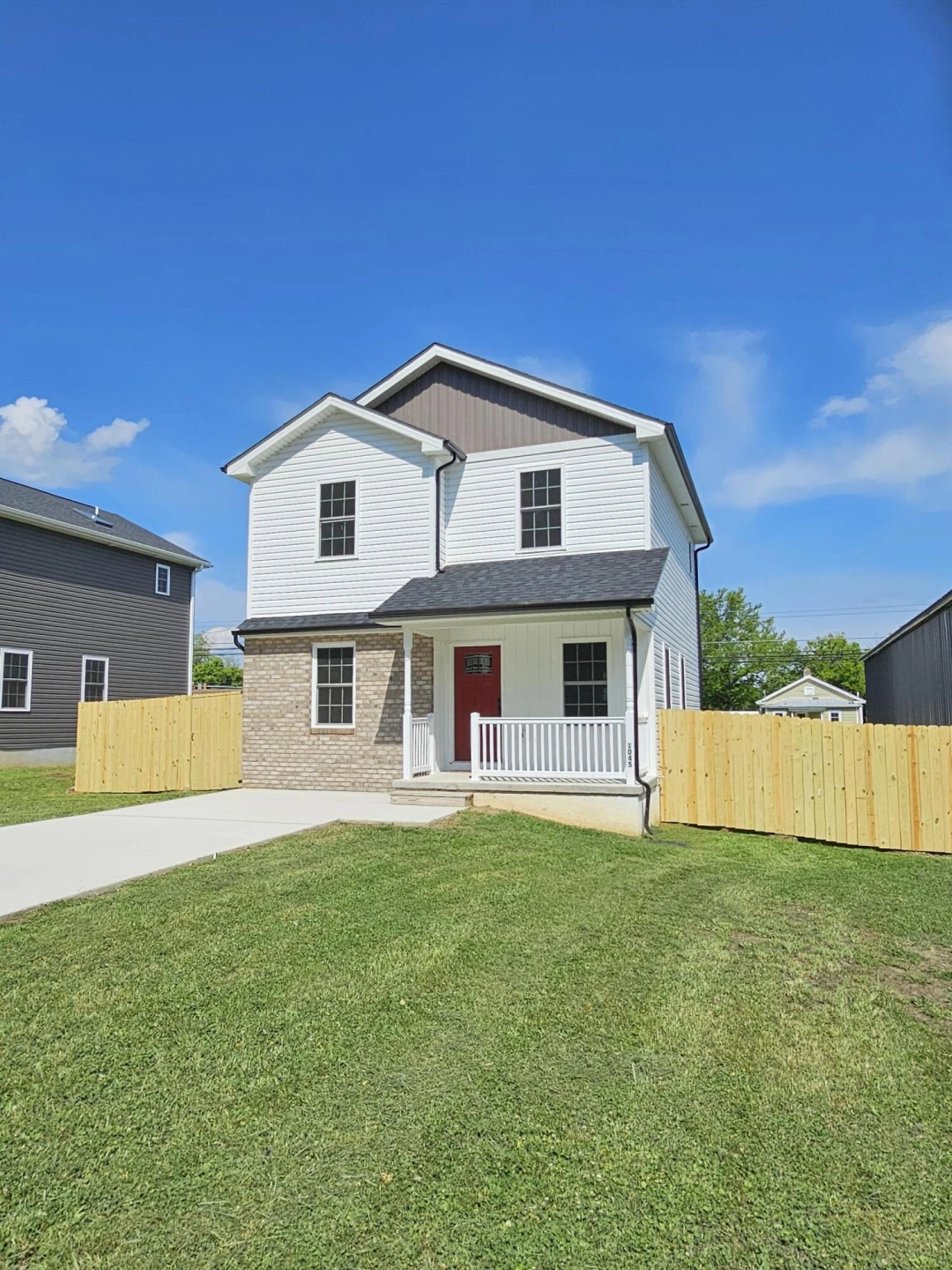 1045 Woodland Ave - Photo 2