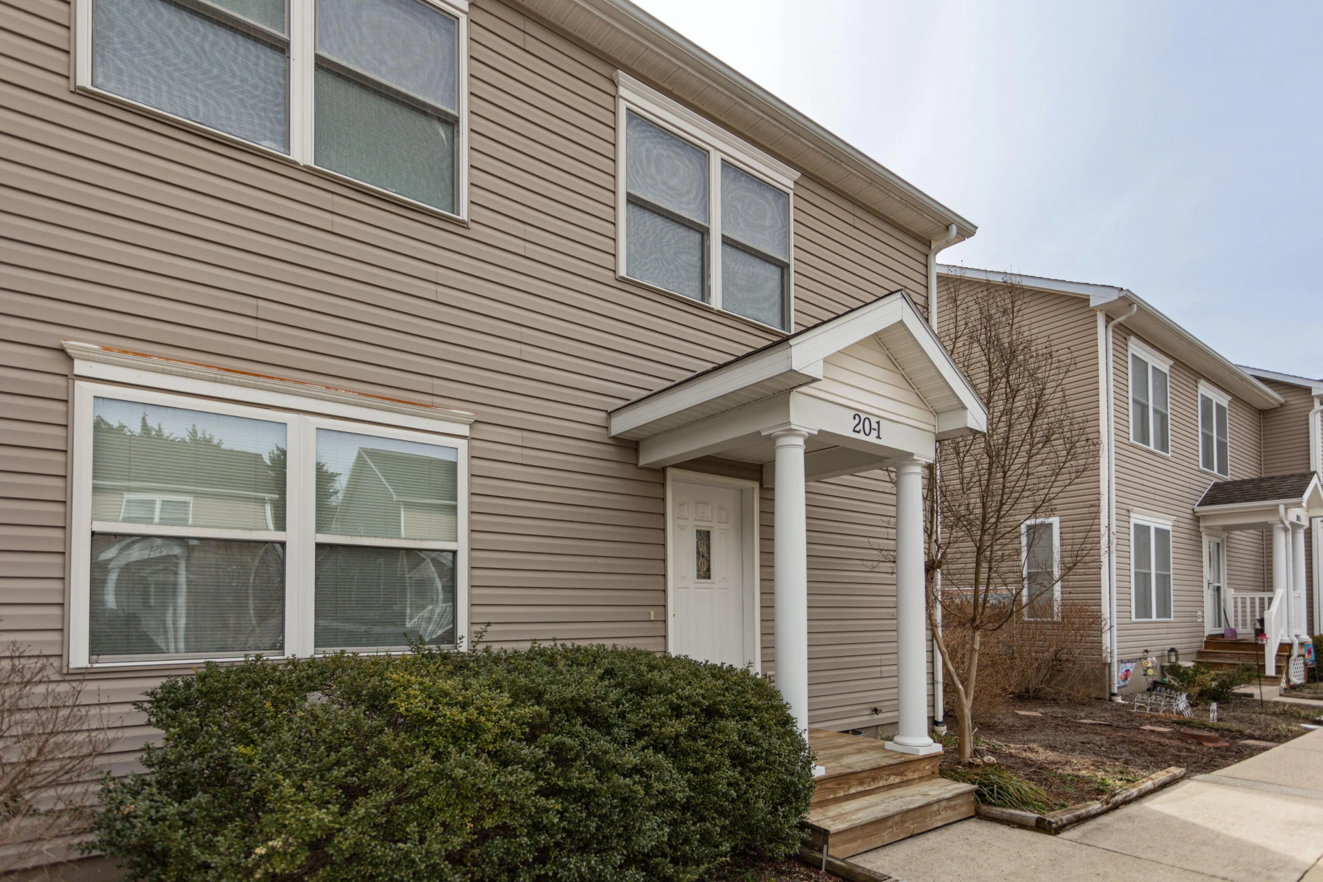 20-1 Beverly Ct - Photo 2