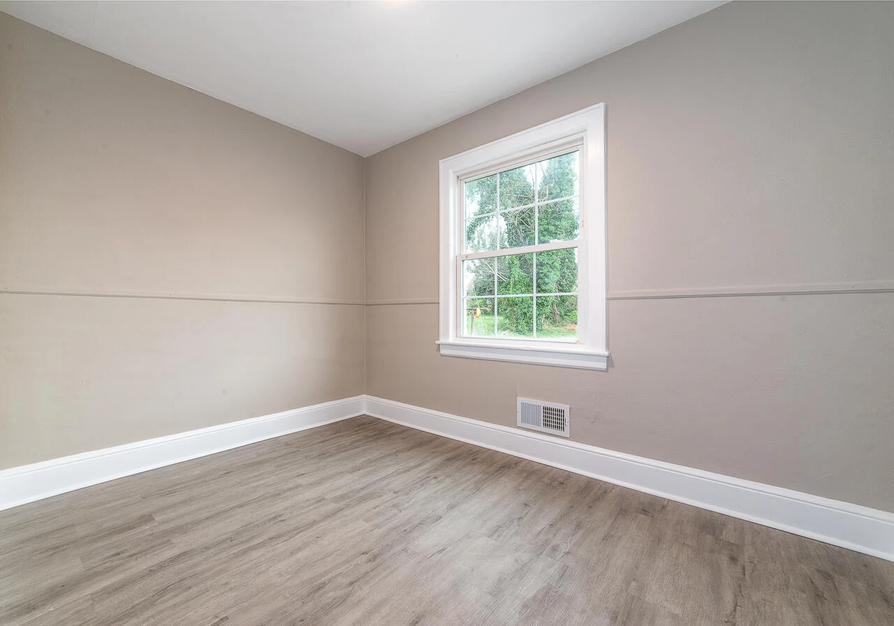 1215 Crescent St NW - Photo 16