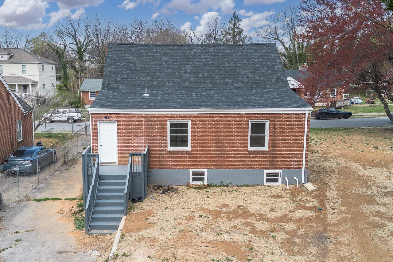 1215 Crescent St NW - Photo 32