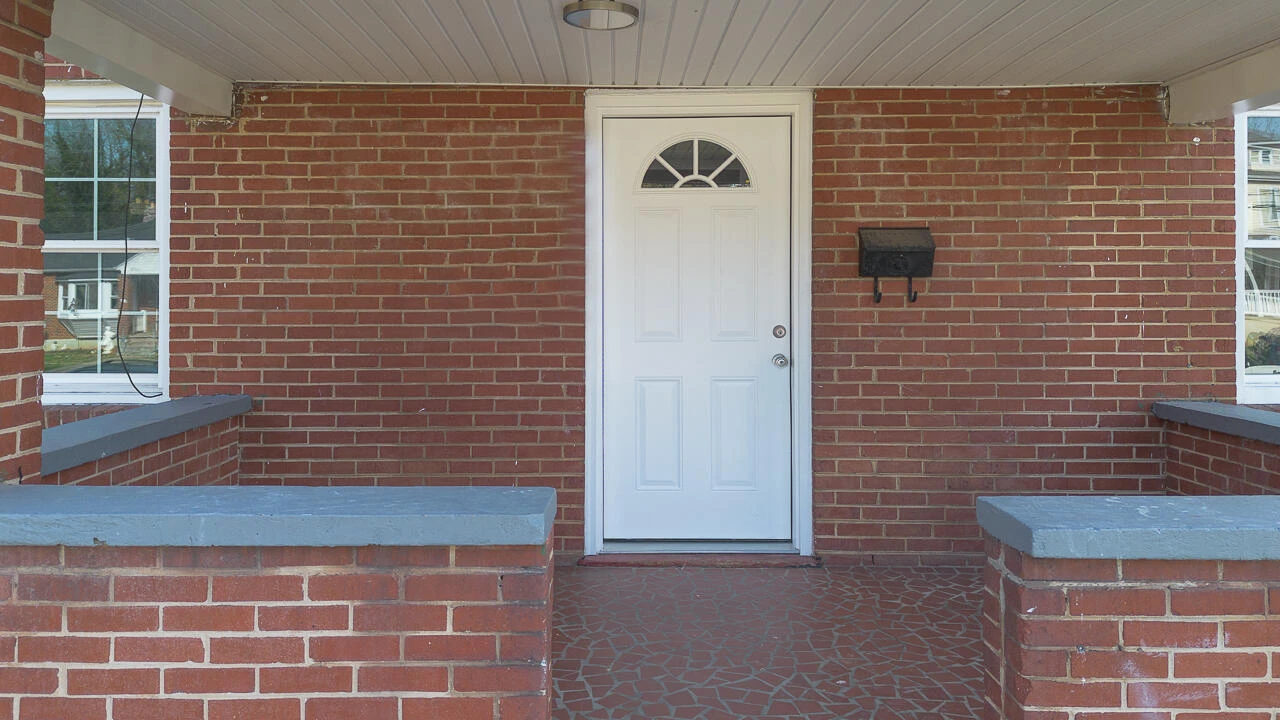 1215 Crescent St NW - Photo 7