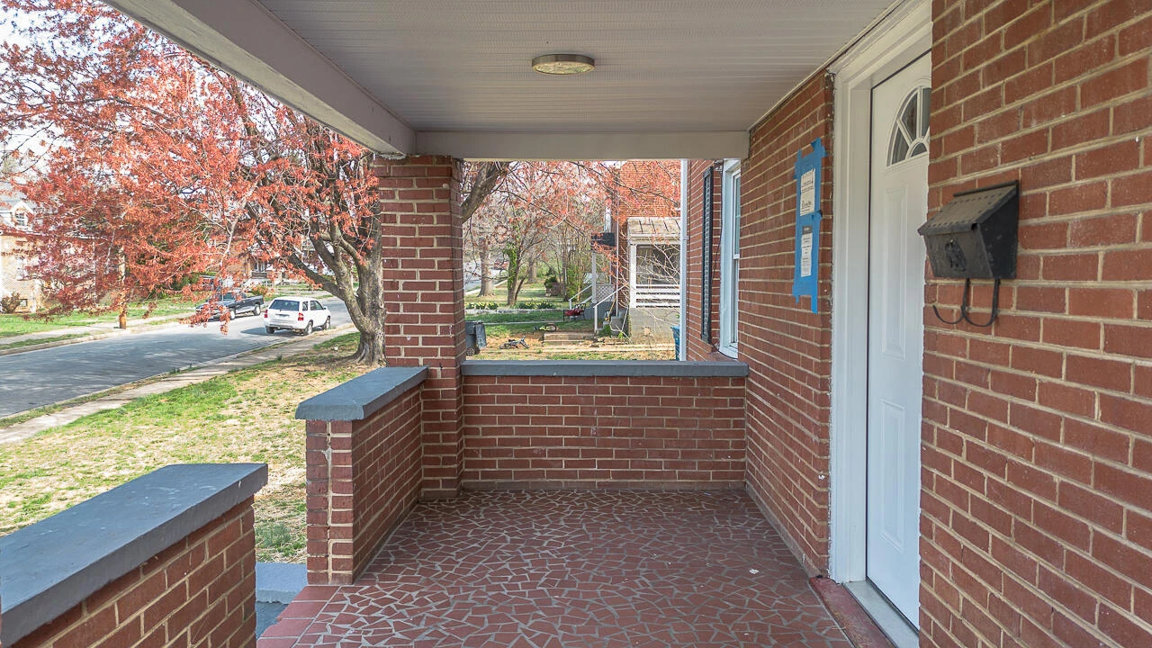 1215 Crescent St NW - Photo 8