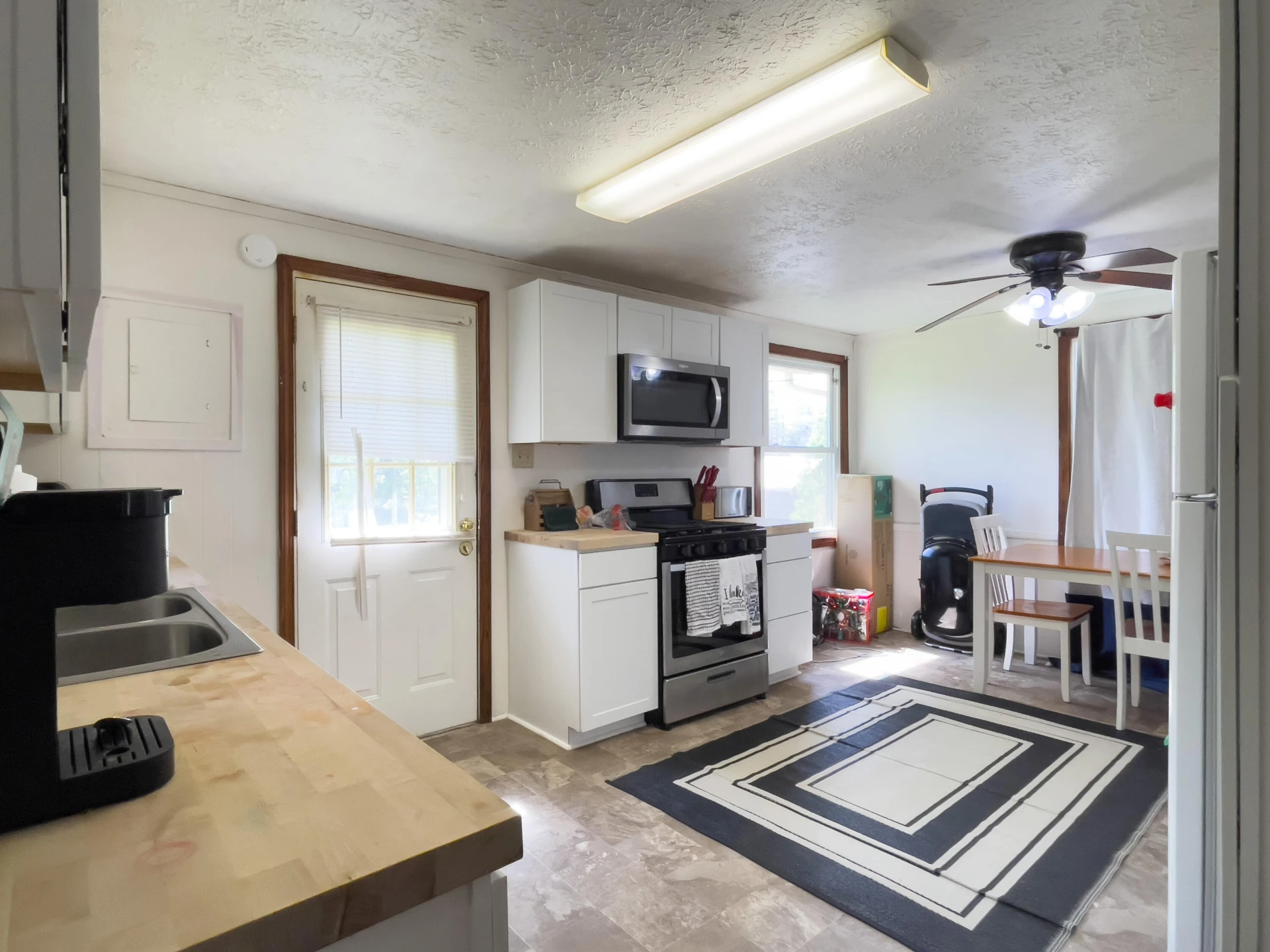 108 Moore St - Photo 2