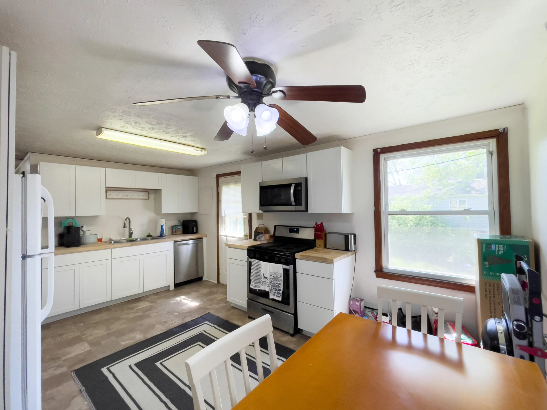 108 Moore St - Photo 3
