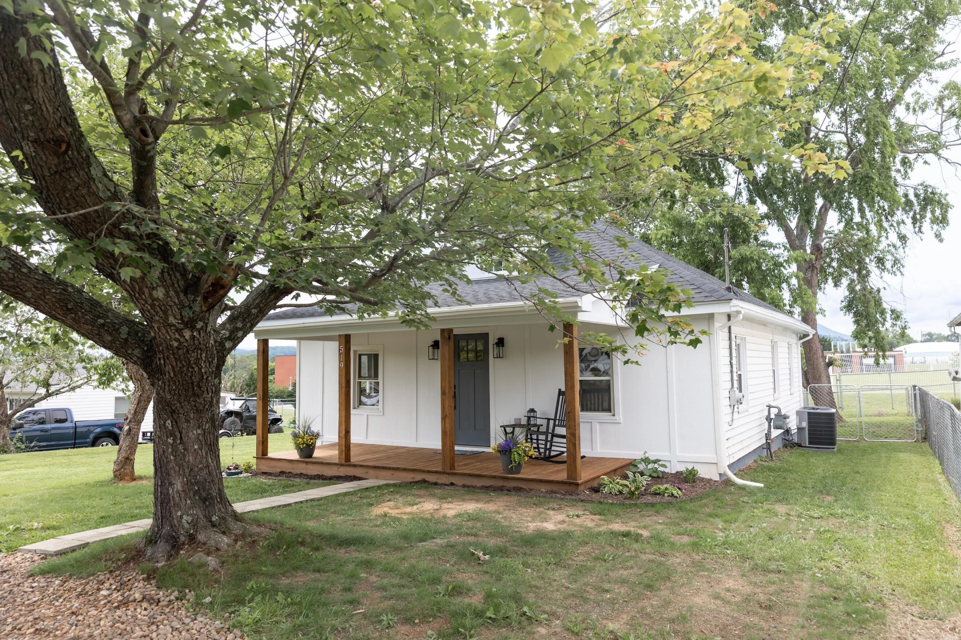 519 Arpia St - Photo 3