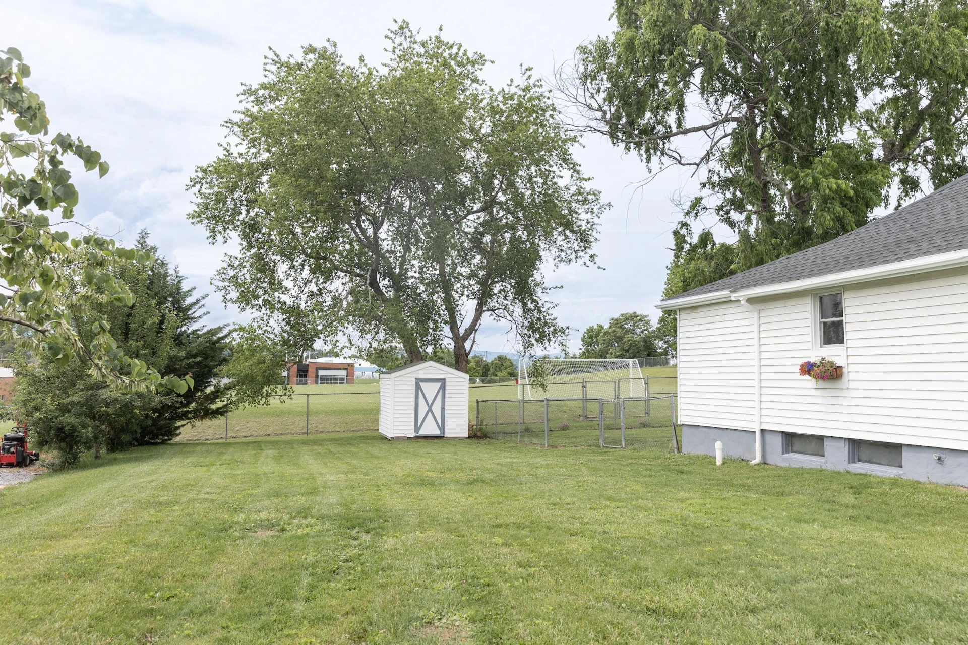 519 Arpia St - Photo 39
