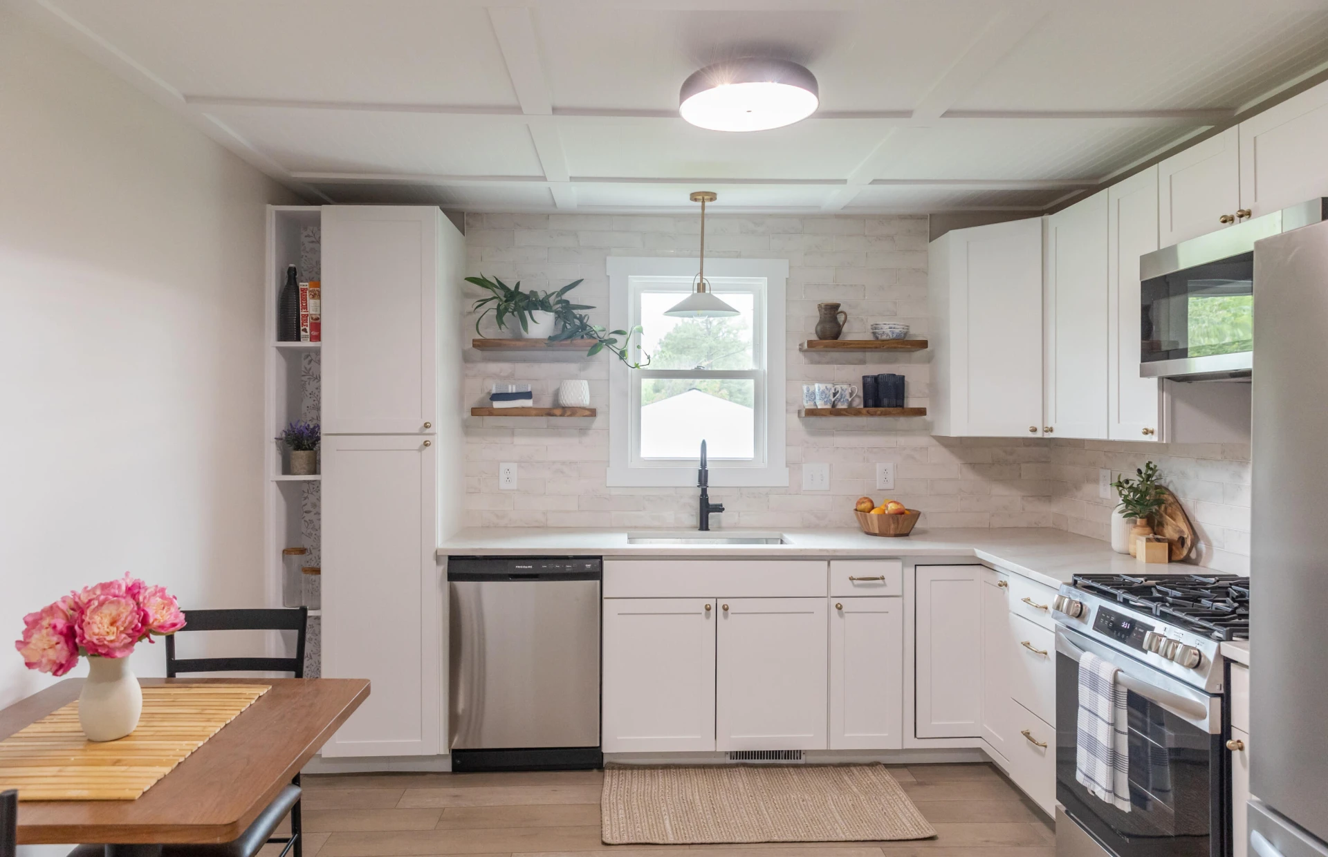 519 Arpia St - Photo 8