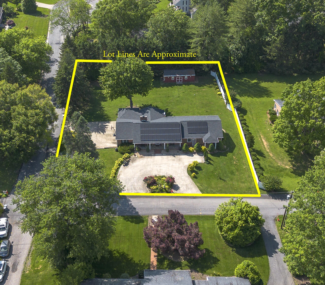 903 Bowyer Ln - Photo 2