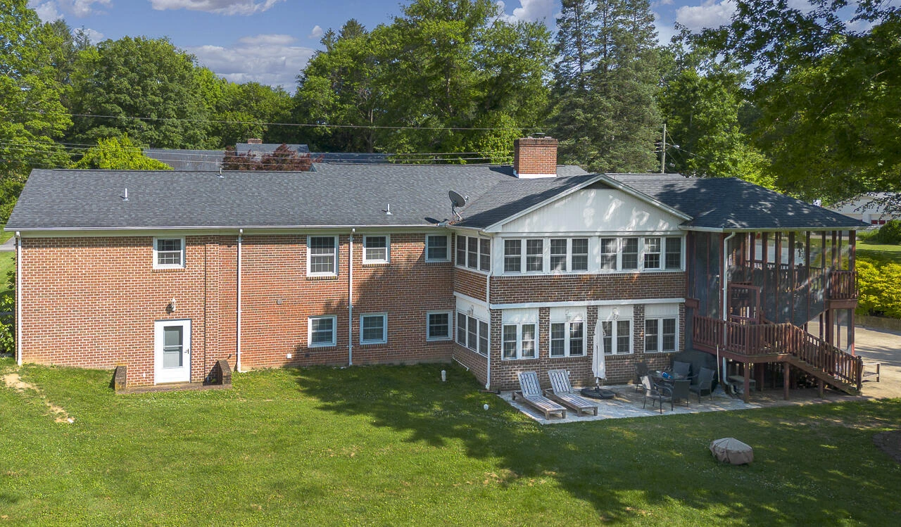 903 Bowyer Ln - Photo 4