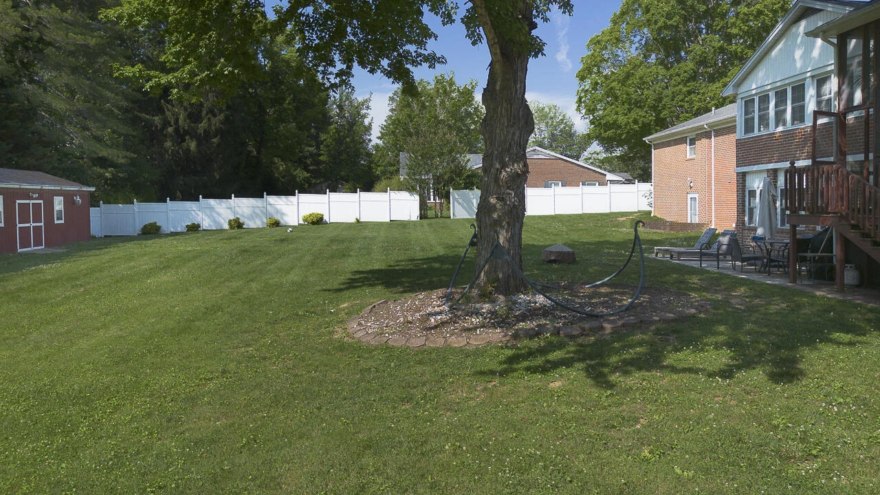 903 Bowyer Ln - Photo 50