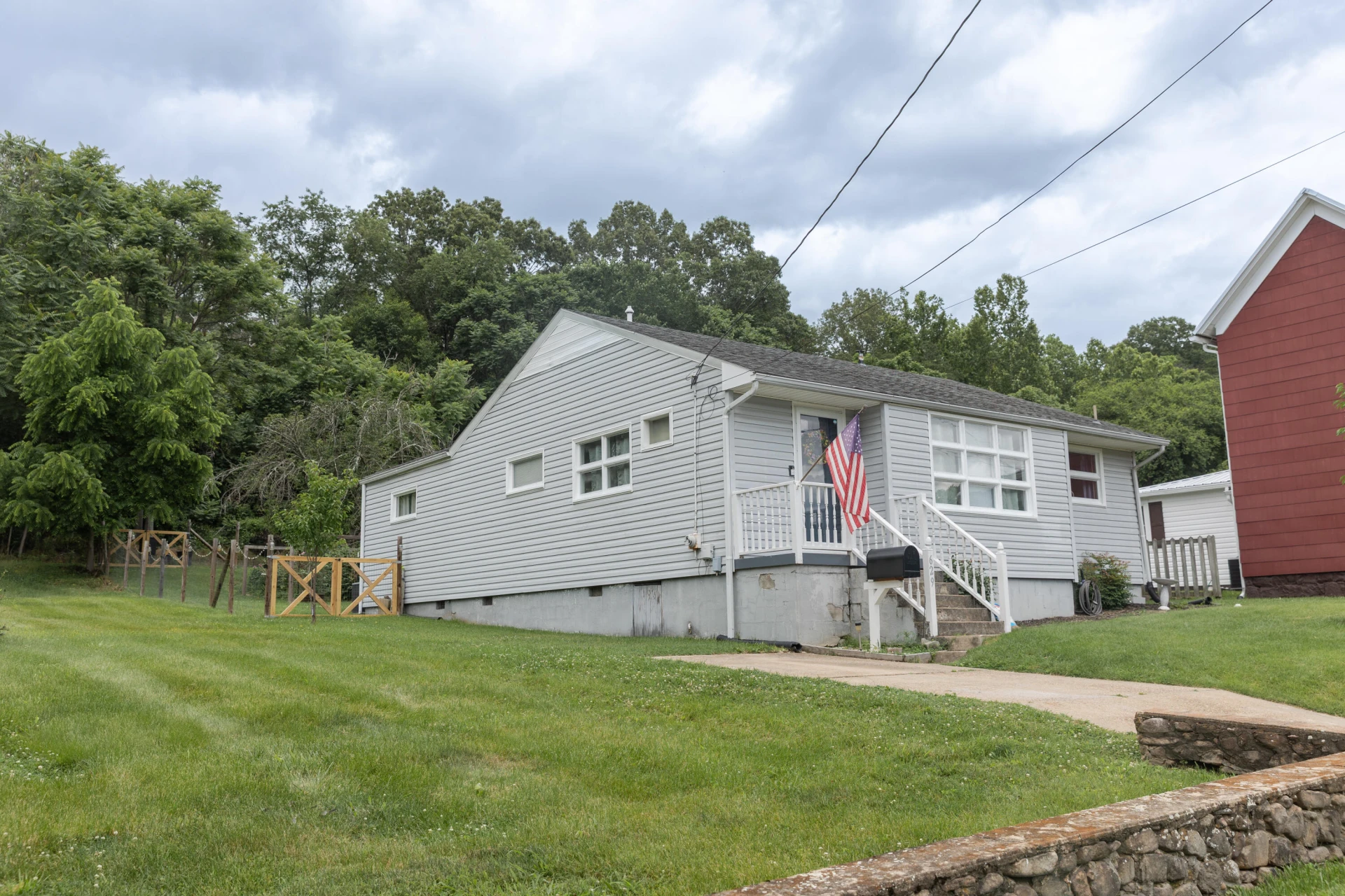 629 Orchard Ave - Photo 2