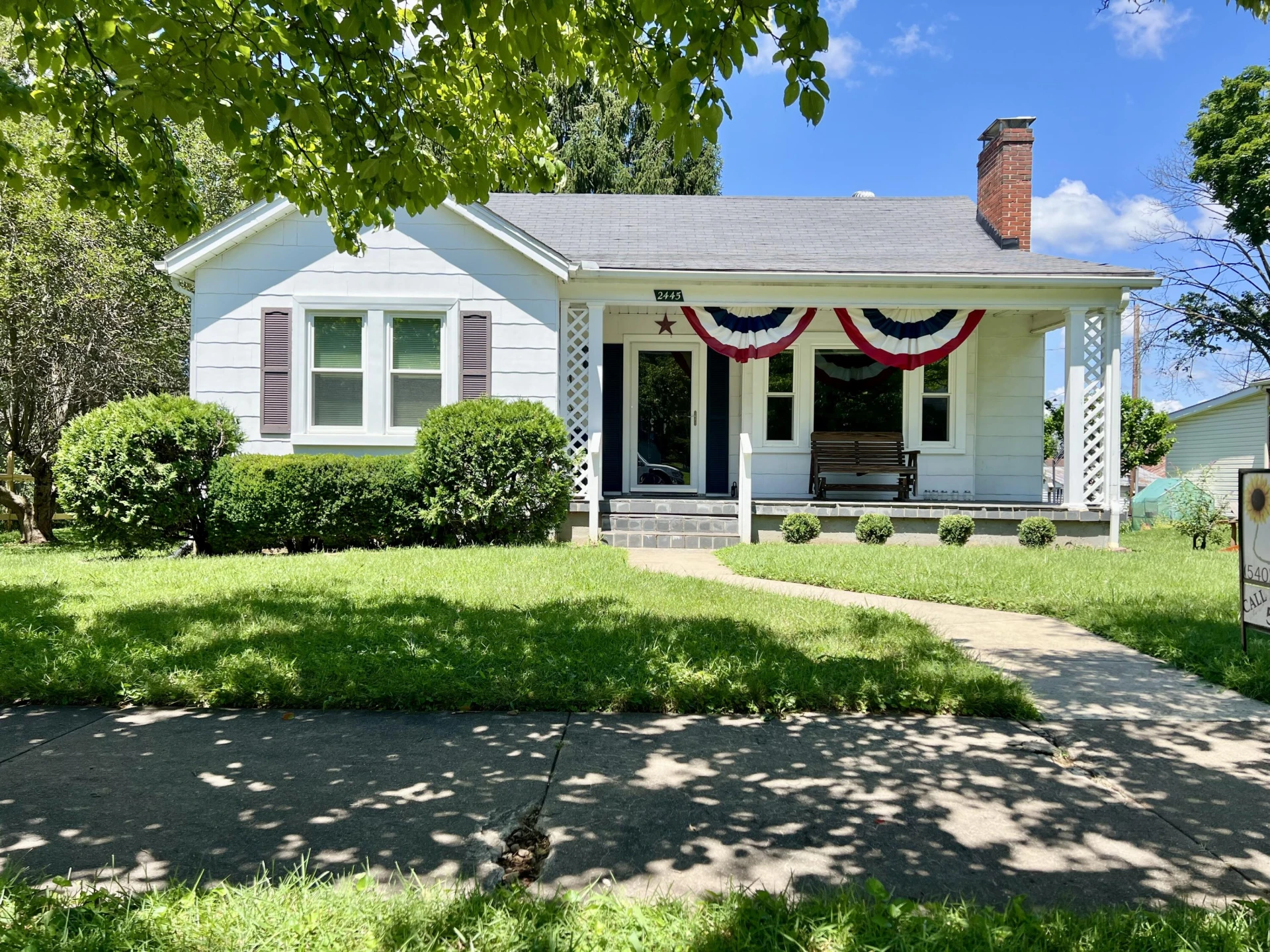 2445 Chestnut Ave - Photo 3