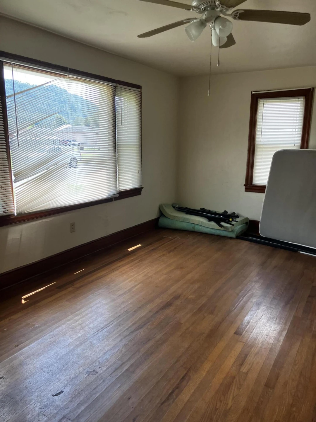 2327 Sycamore - Photo 3