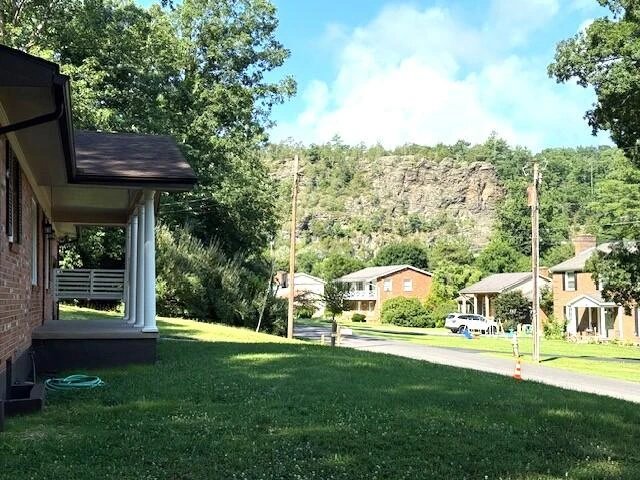 201 Clearwater Dr - Photo 3