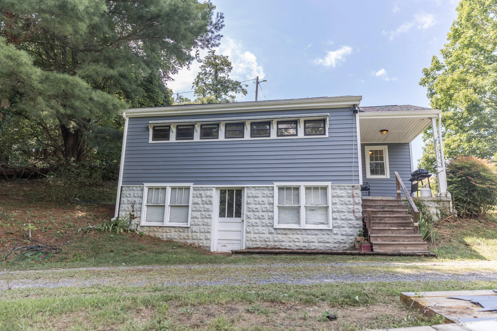 1202 S Lee Highway