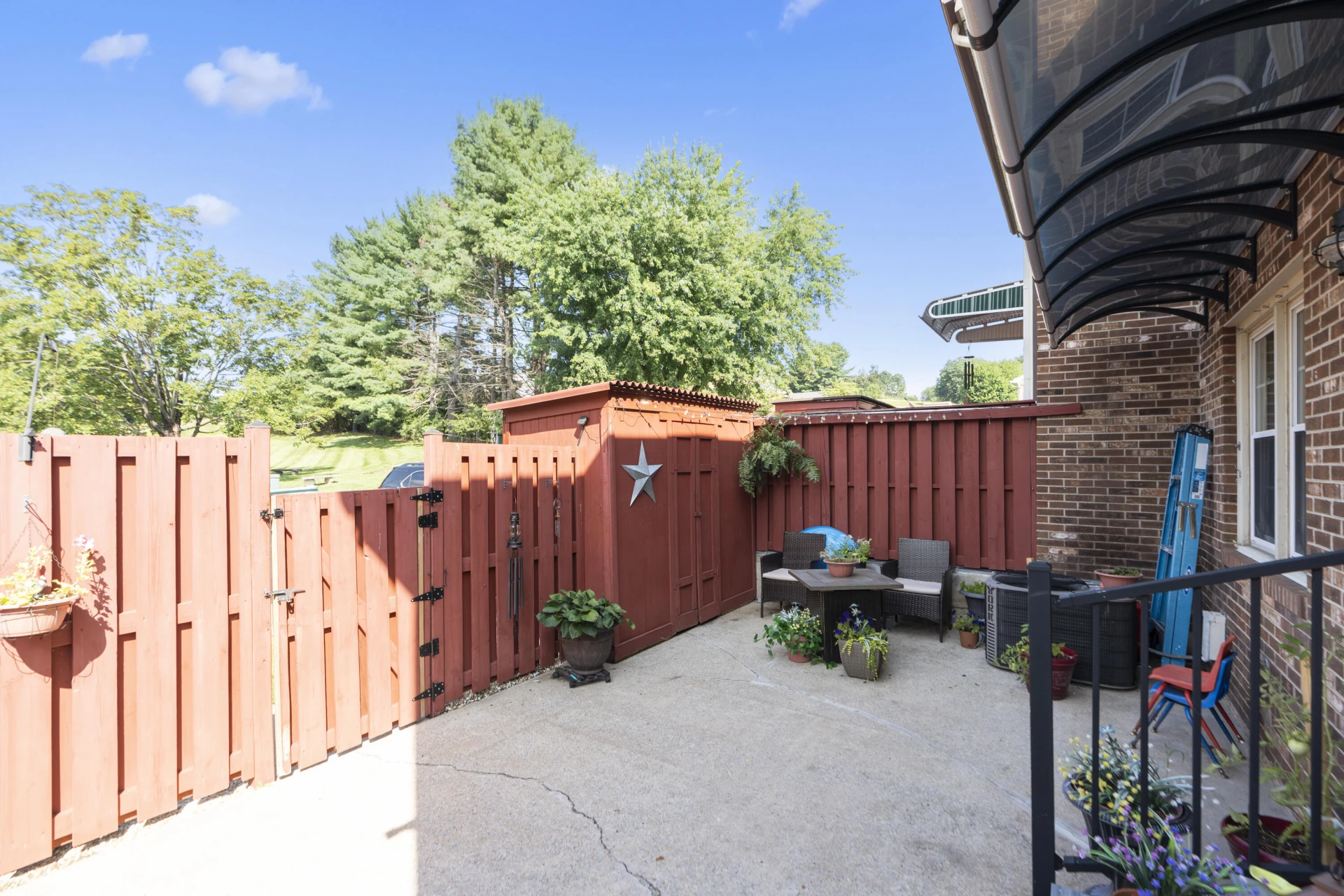 108 Essex Dr - Photo 3