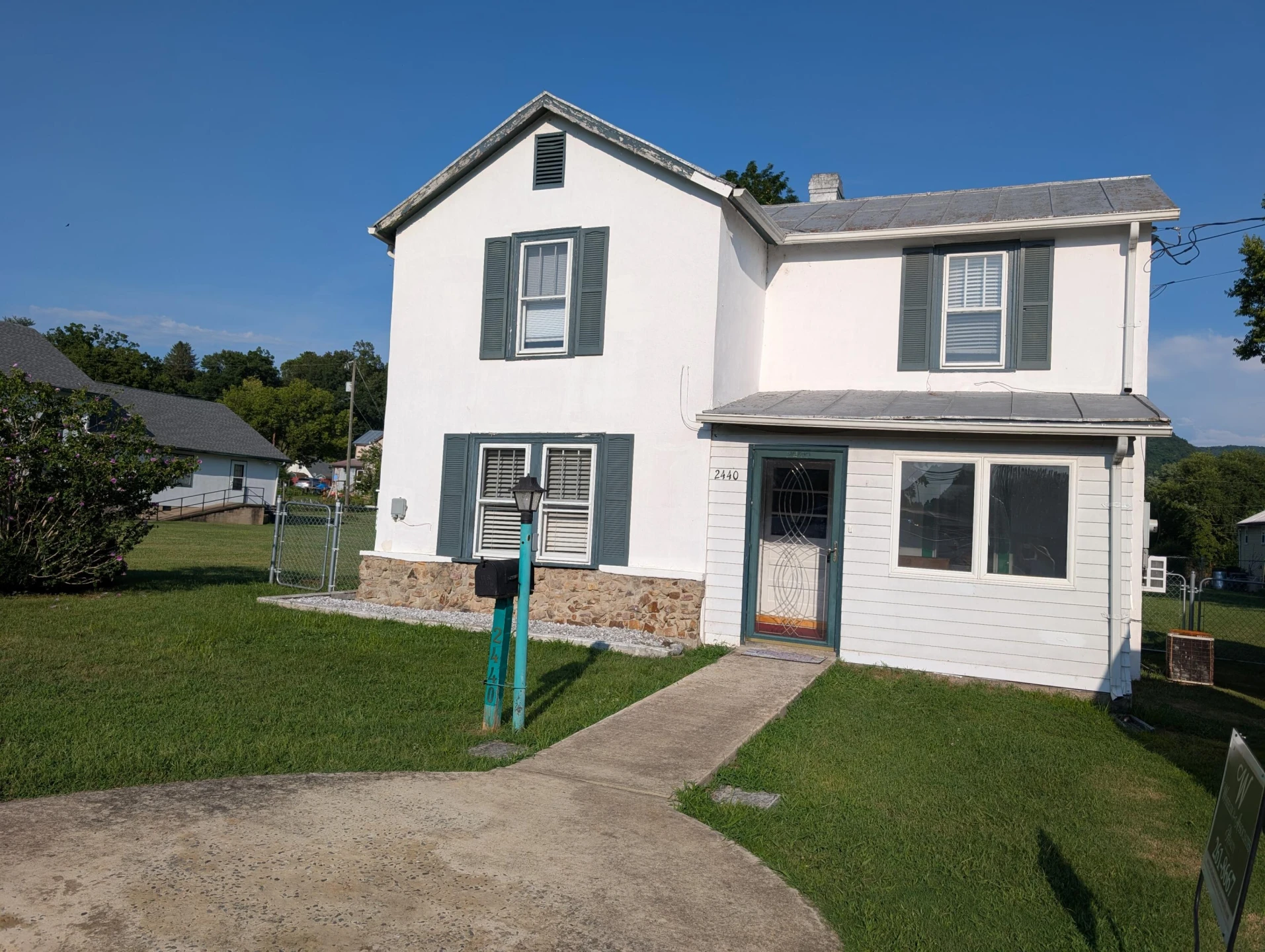 2440 Ivy Ave