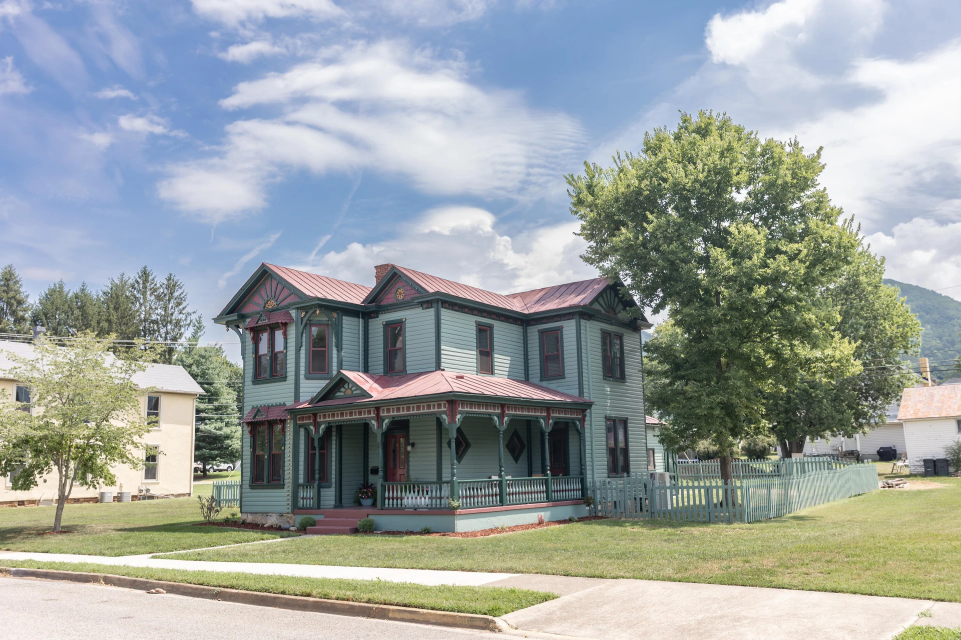 2154 Chestnut Ave - Photo 2