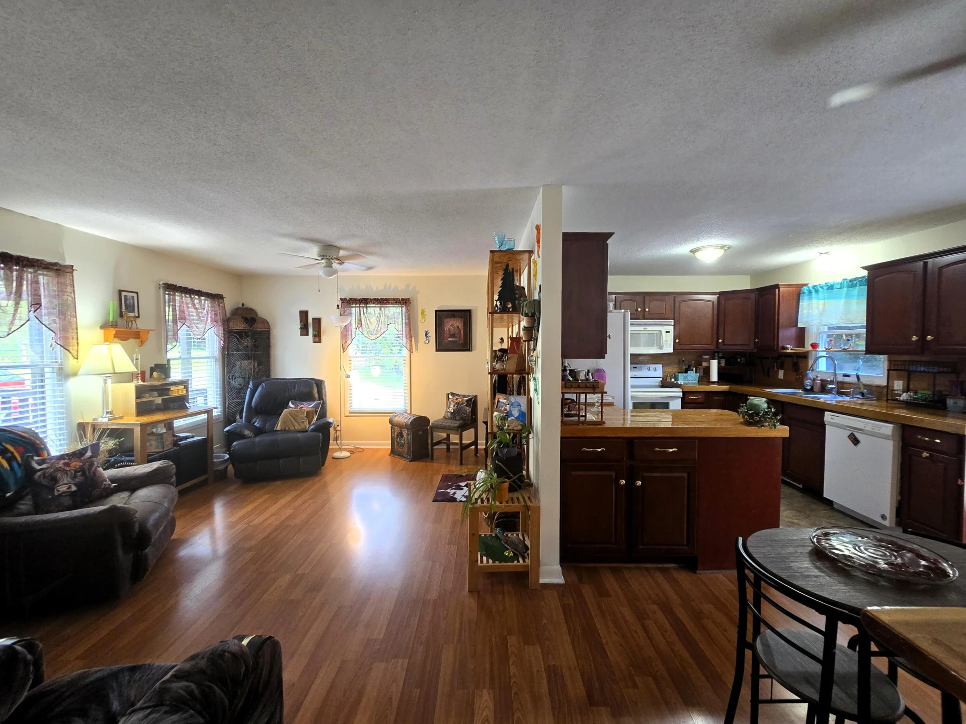 1635 Pine Ave - Photo 7