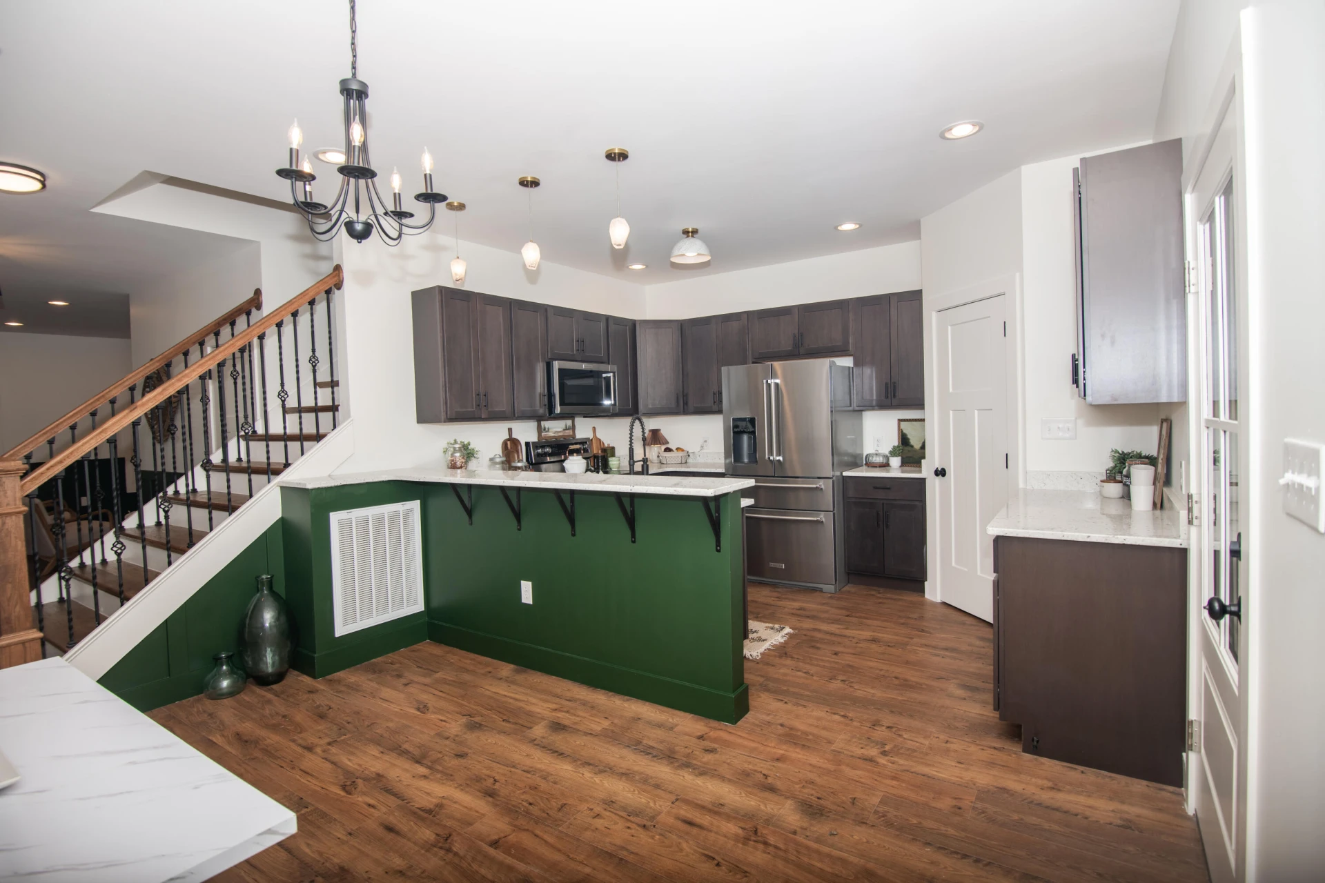2444 Laurel Ave - Photo 10
