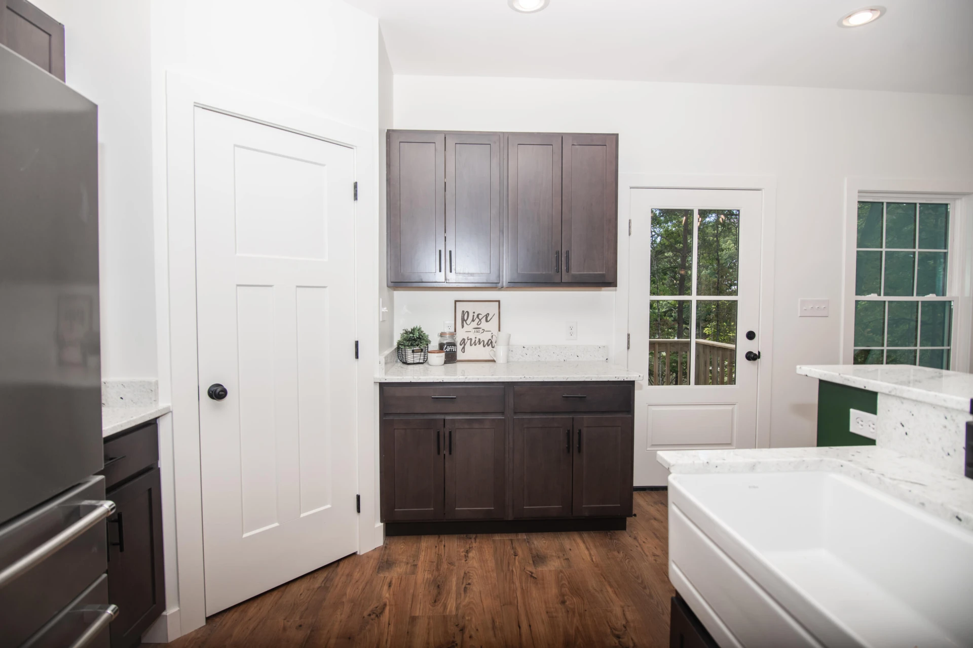 2444 Laurel Ave - Photo 14